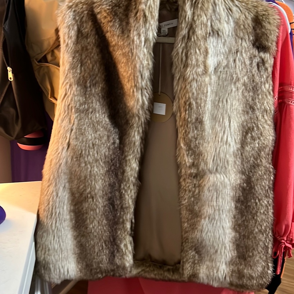 !faux fur vest!